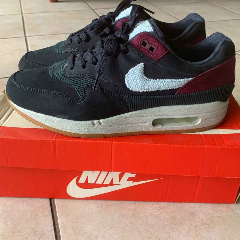 NIKE AIR MAX ONE 
OBSIDIAN CREPE SOLE 
MENS 9.5